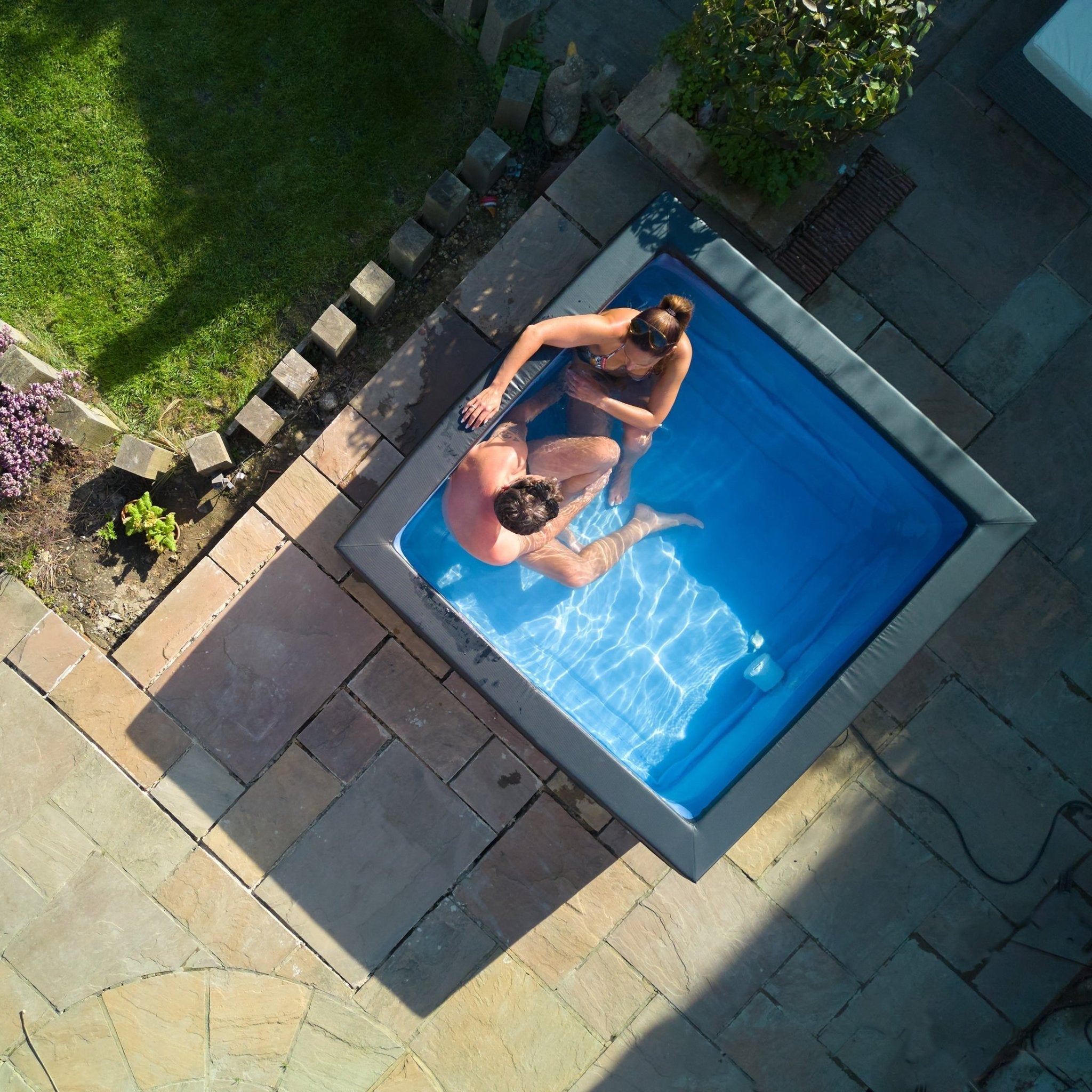 Garda v2 | 4/6-Person Eco Foam Spa | Integrated Heater | Graphite Grey - Wave Spas Europe