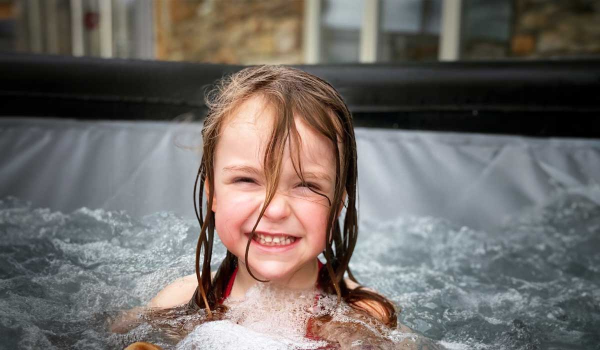 4 Mental Health Benefits of Enjoying a Hot Tub - Wave Spas Europe