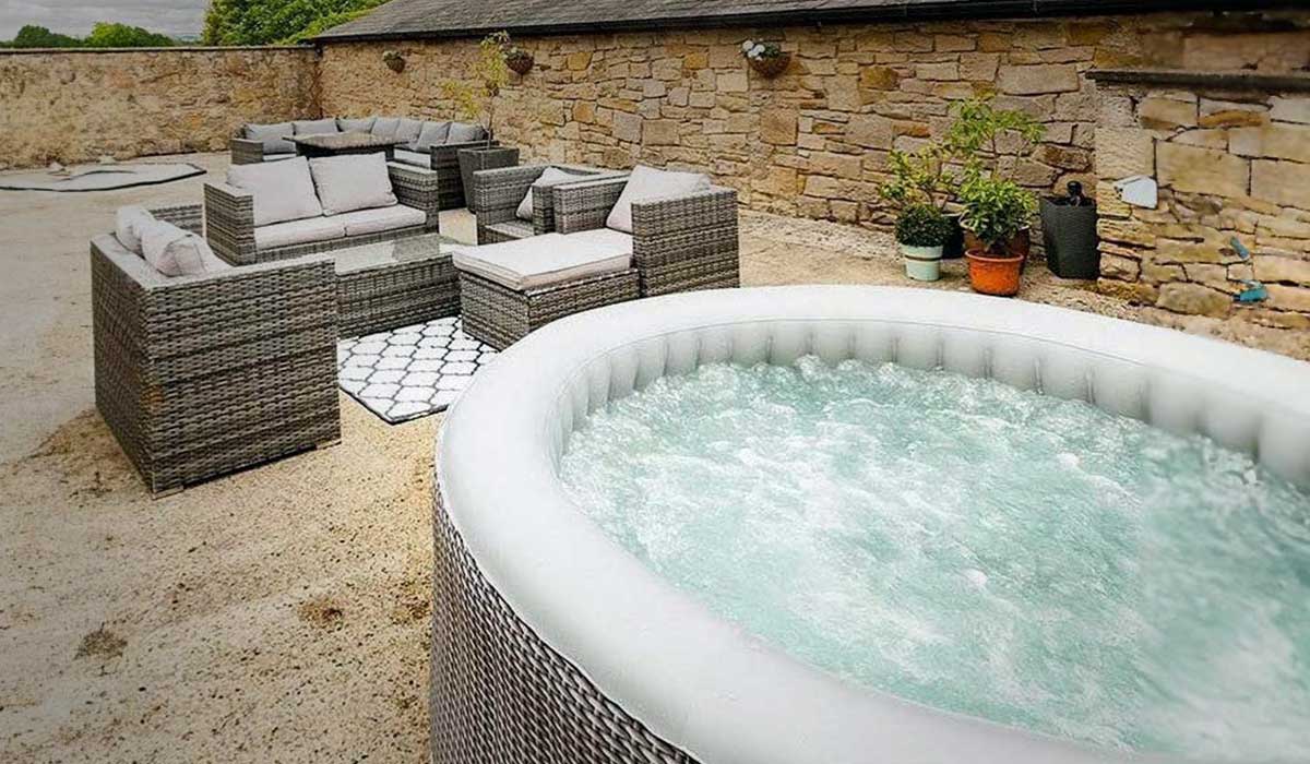Bring Your A-Game with These Tips for Your Backyard Hot Tub - Wave Spas Europe