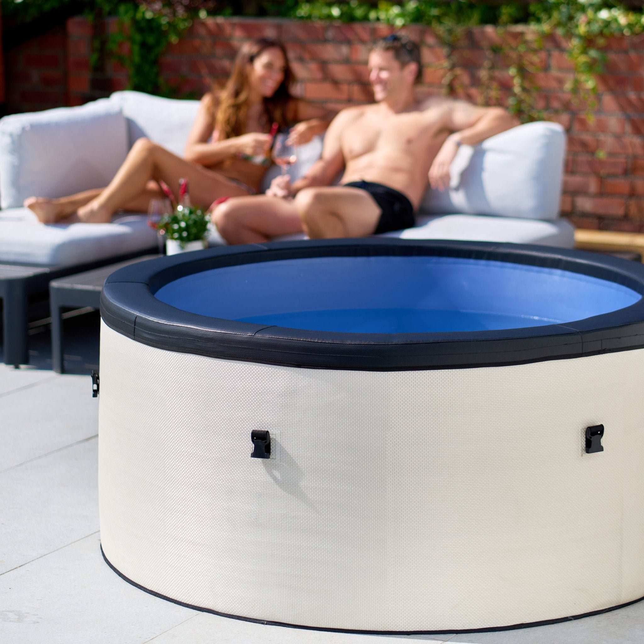 Tahoe v2 | 4/6-Person Eco Foam Hot Tub | Integrated Heater | Pebble White - Wave Spas Europe